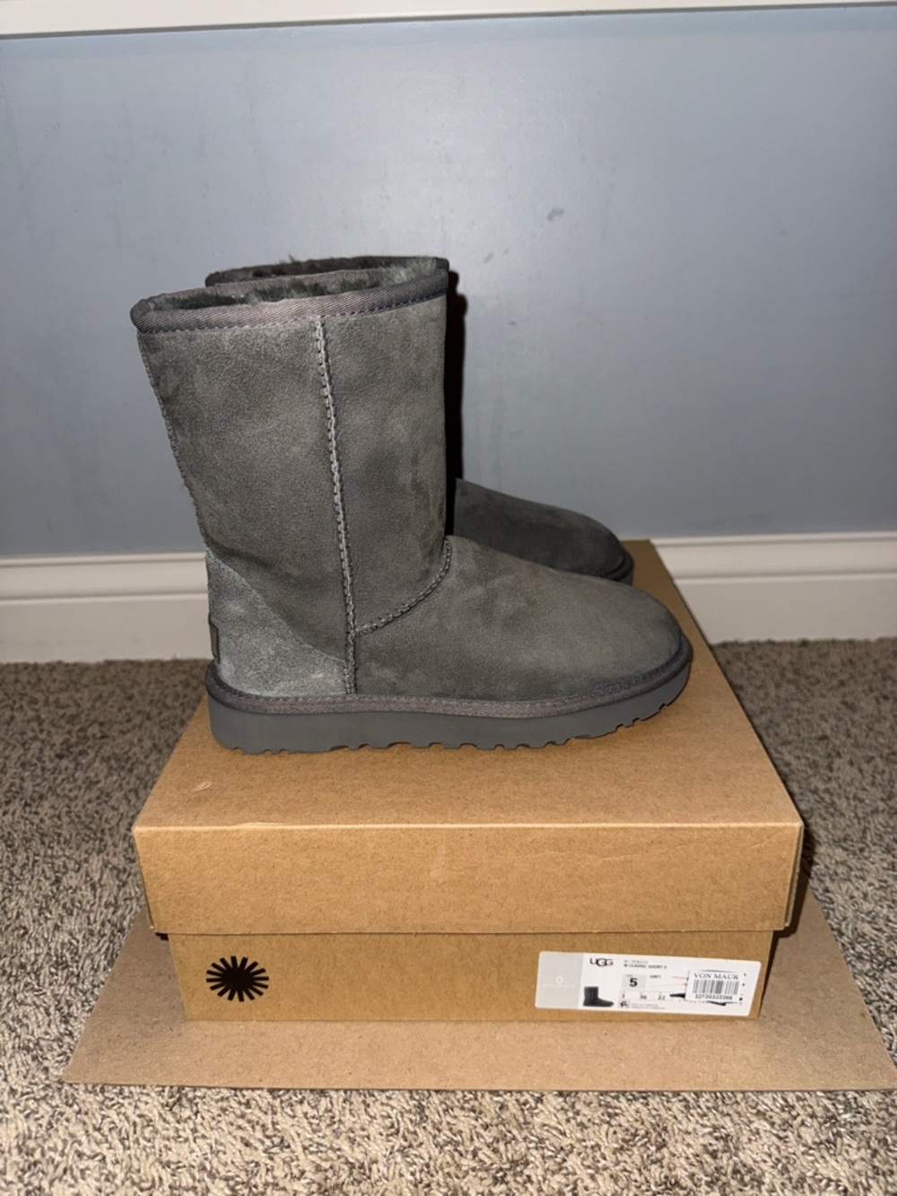 NIB UGG Classic Short II Grey Suede Shearling Boots Womens Sz 5, EU 36.